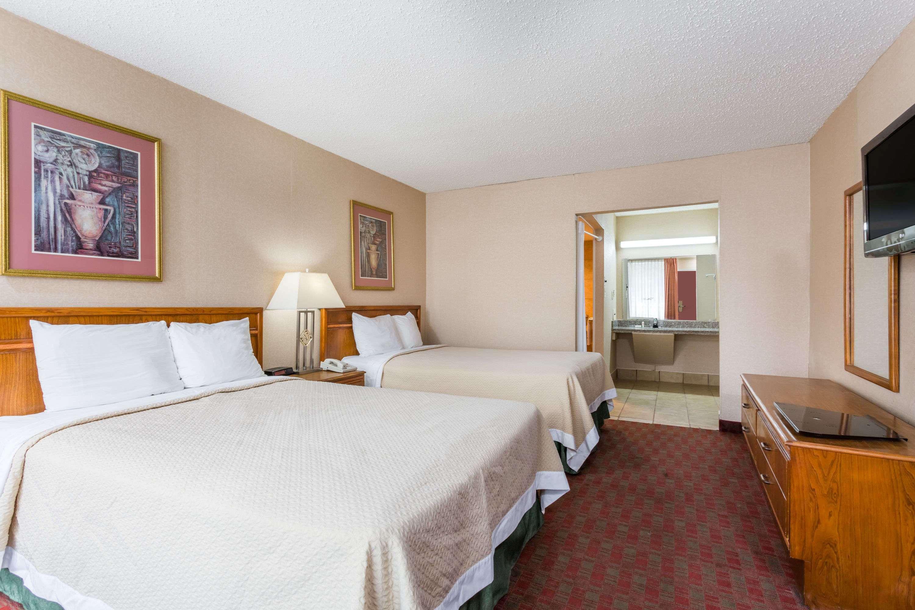 Days Inn By Wyndham Goldsboro Extérieur photo