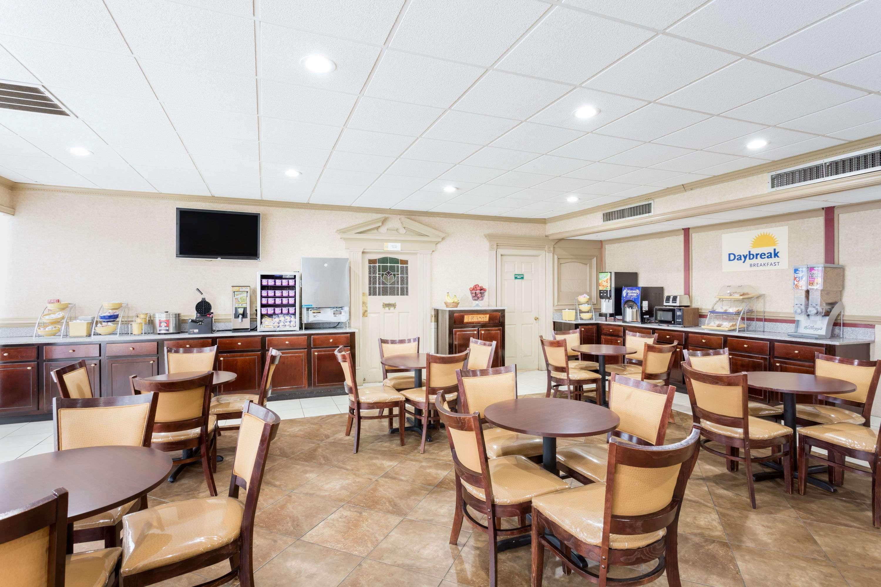 Days Inn By Wyndham Goldsboro Extérieur photo