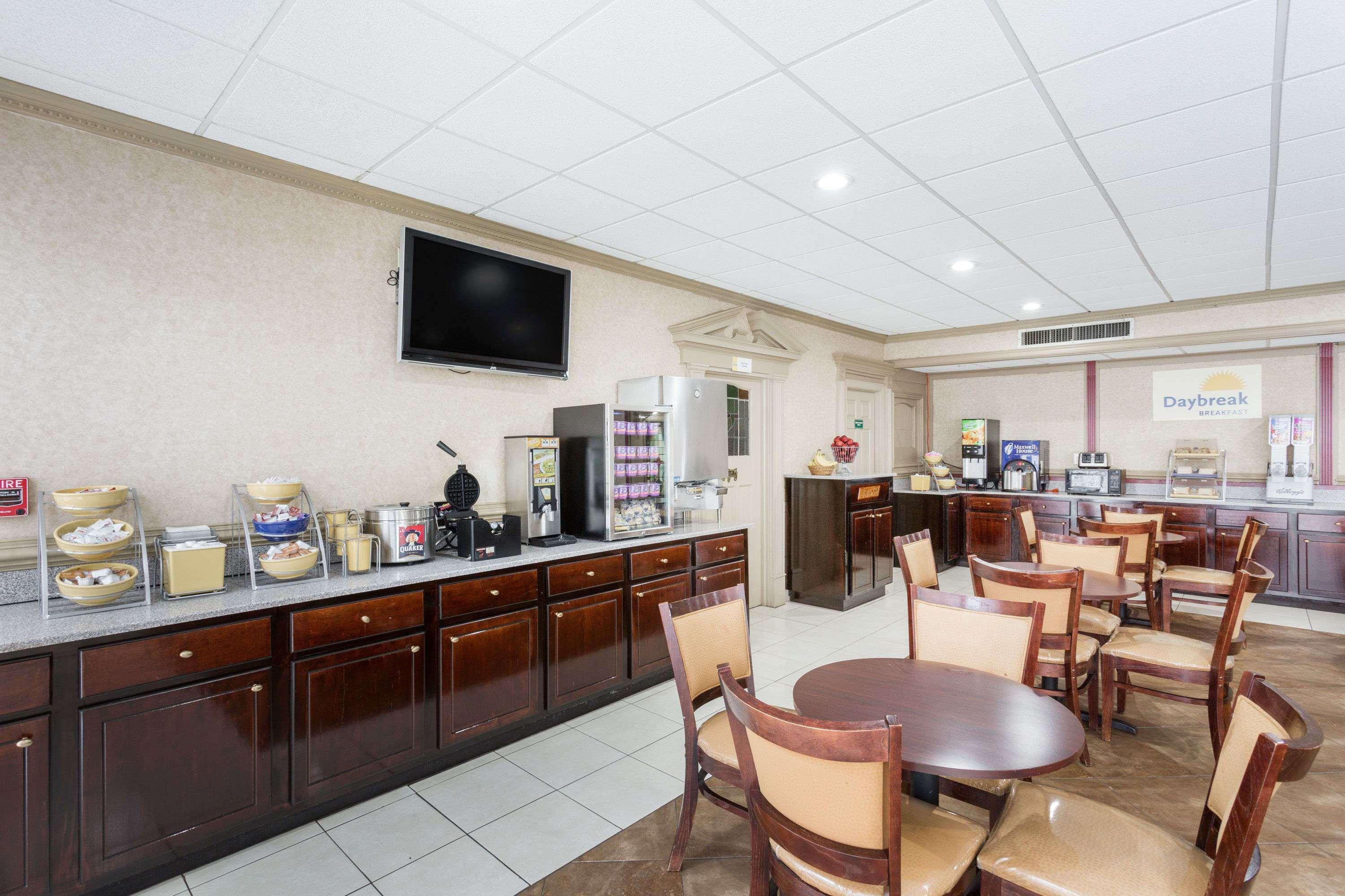 Days Inn By Wyndham Goldsboro Extérieur photo